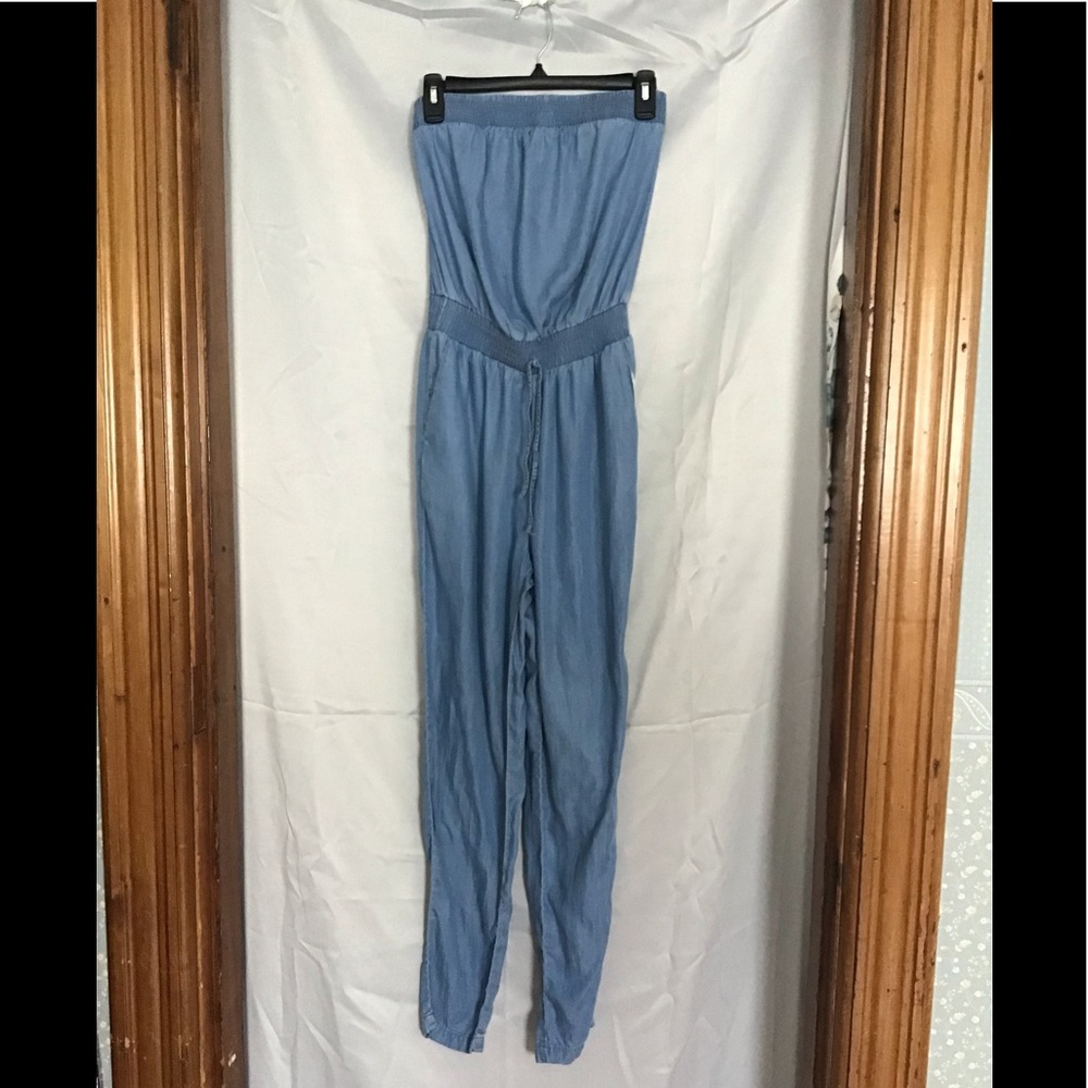 Jumpsuit with light lean material